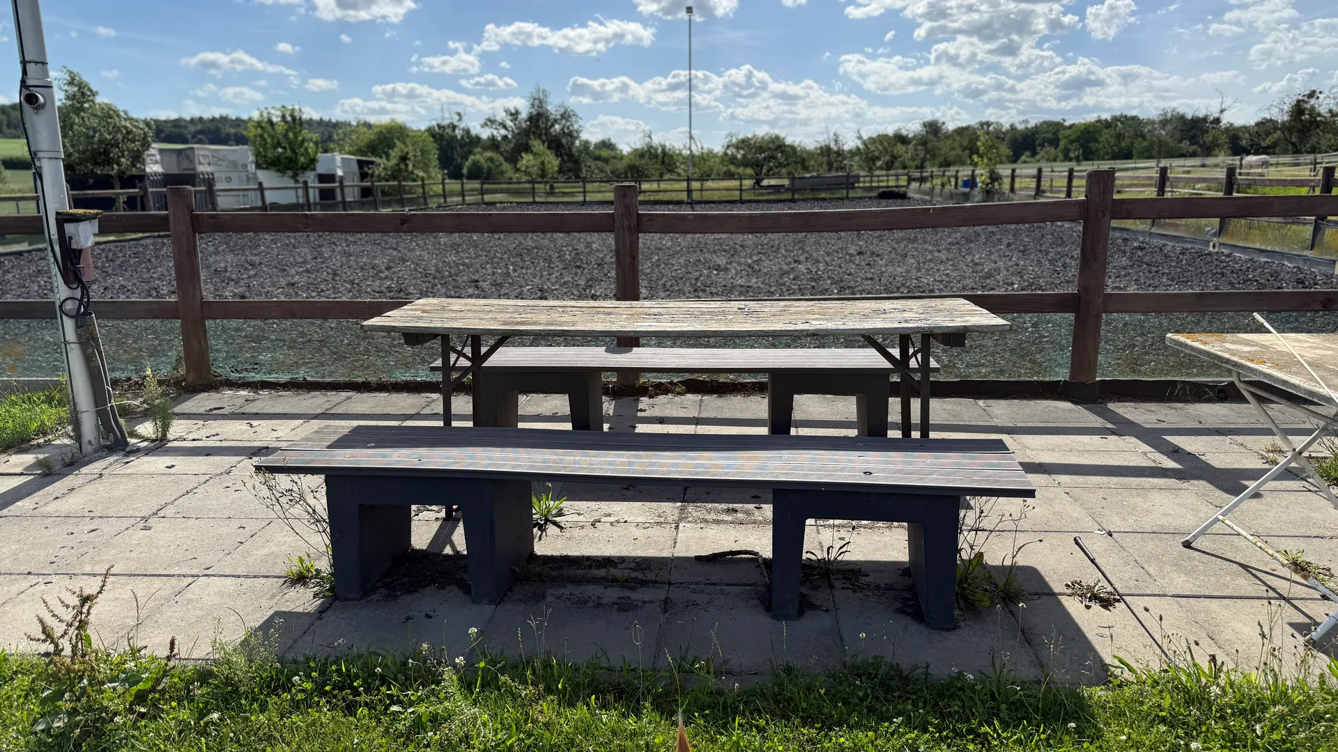 Sitzgelegenheit am Reitplatz